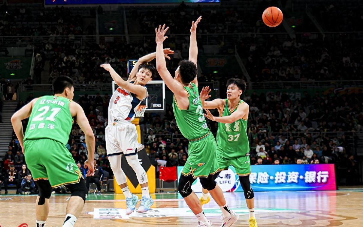 YY易游体育官网-30分大败！辽篮两点不如广东，亨特首秀没亮点，杨鸣赛后发火